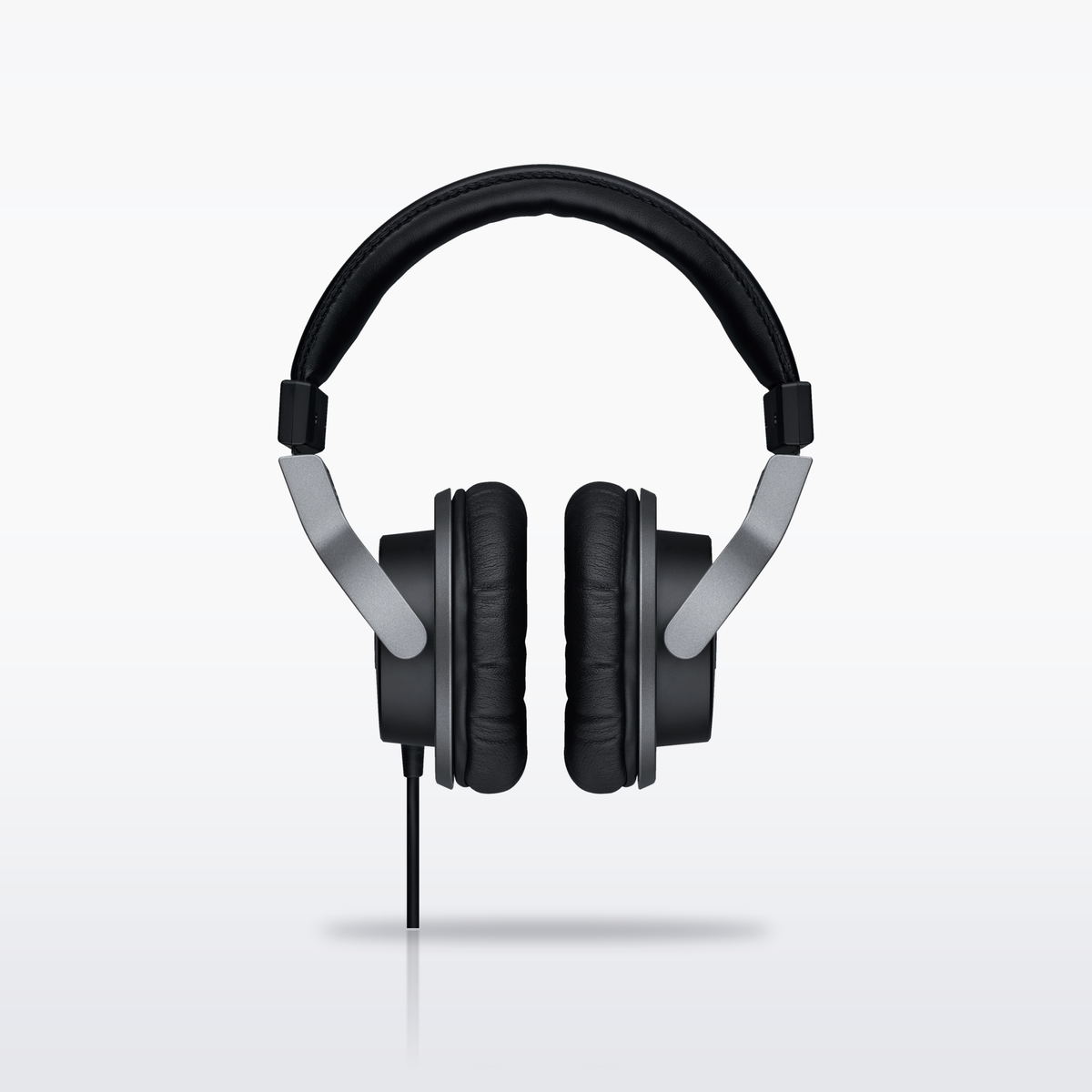 Yamaha HPH-MT7 studio monitor headphones, Black, front view