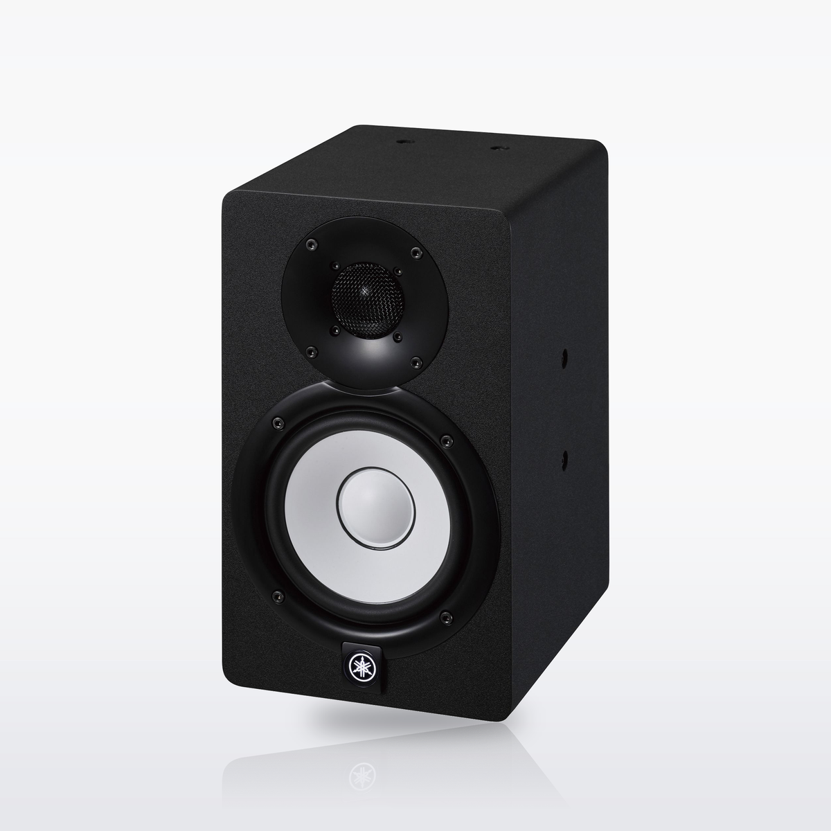 Yamaha HS5I studio monitor, Black, angle