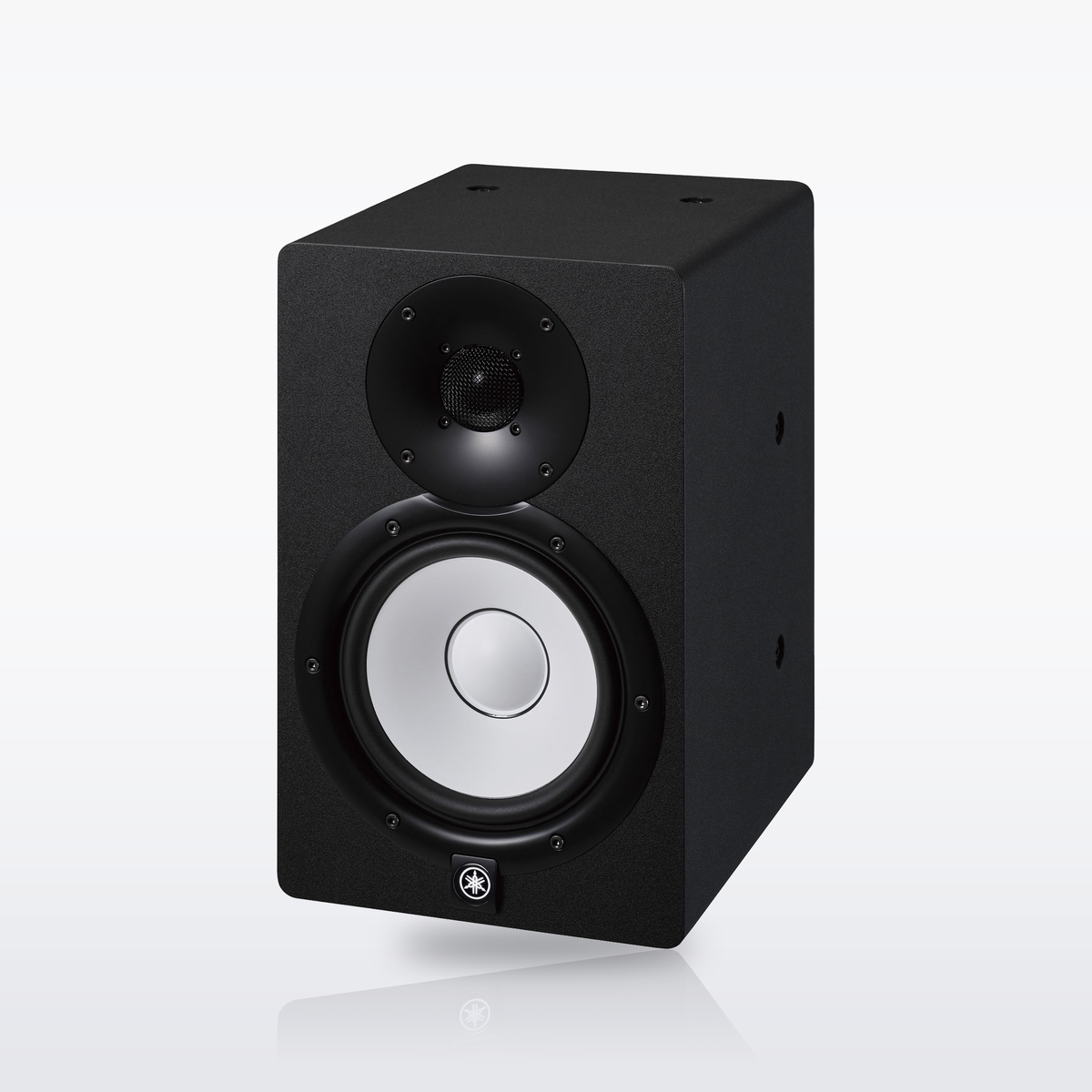 Yamaha HS7I studio monitor, Black, angle