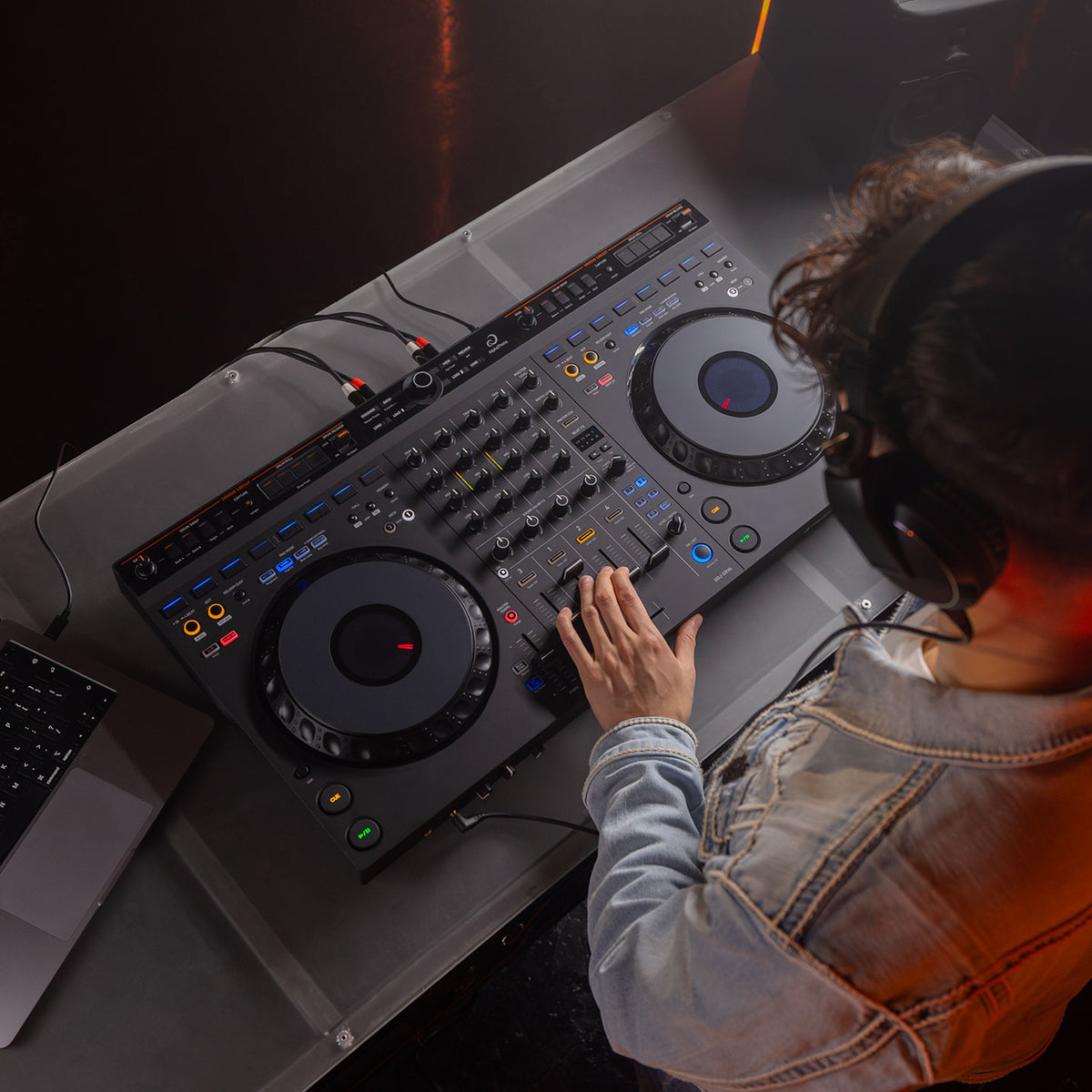 DJ performing on the DDJ-GRV6