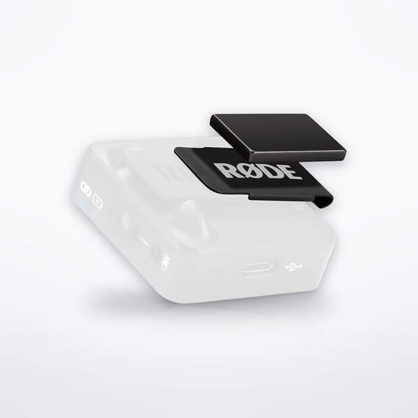 RØDE MagClip GO magnetic clip shown mounting to a Wireless GO transmitter