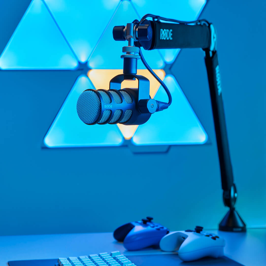 RØDE PSA1+ boom arm holding a microphone over a gaming desk